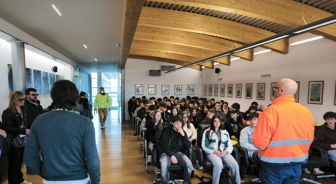 RC Maniago Spilimbergo: STUDENTI IN VISITA A TRE AZIENDE DI RICICLO